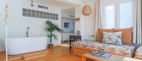 1 habitación, tabla de planchar con plancha, internet y ropa de cama