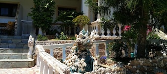 Un Posto Tranquillo Con Giardino Efflorescente