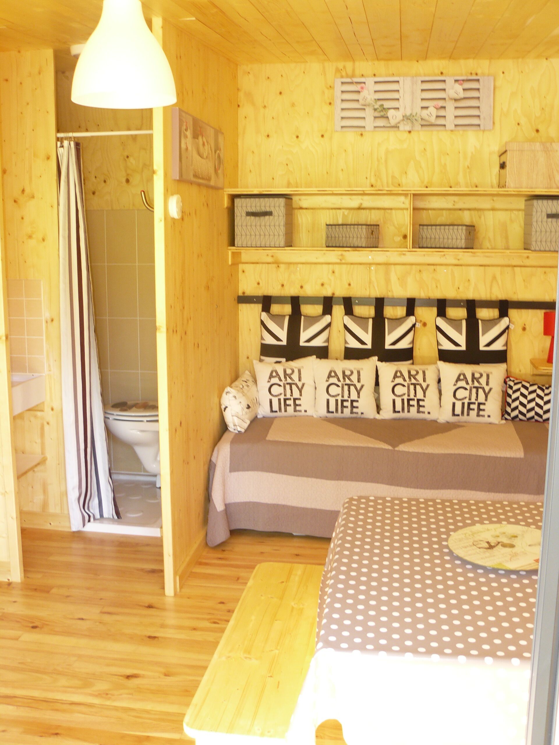 1 habitación y ropa de cama 