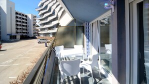 Outdoor dining - ROCAMAURA III BX-9 (Estartit)