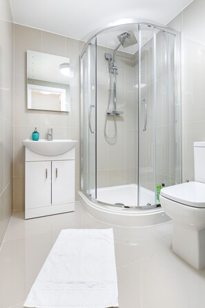 Apartment, eigenes Bad, Stadtblick (Two Bedroom Apartment) | Badezimmer