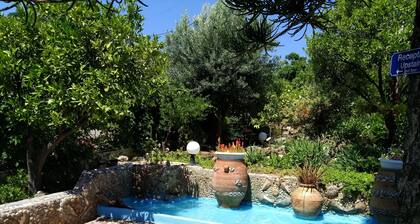 Luxury Cosy Villa puutarha lähellä merta