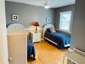 House, 3 Bedrooms | 4 bedrooms, free WiFi - Beach Bells 4 Bedroom Home by RedAwning (Supply)