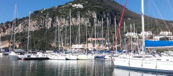 Detached villa on 2 levels, newly renovated and super-equipped