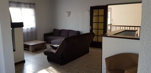 TV, fireplace - Stone bastide in a peaceful, closed park 700 m from the beach  (Porto-Vecchio)