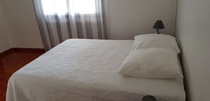 4 bedrooms, iron/ironing board, free WiFi, bed sheets - Stone bastide in a peaceful, closed park 700 m from the beach  (Porto-Vecchio)