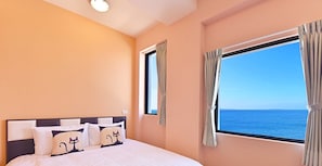 Escrivaninha, cortinas blackout, Wi-Fi de cortesia, roupa de cama