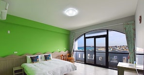 Quarto casal conforto | Escrivaninha, cortinas blackout, Wi-Fi de cortesia, roupa de cama