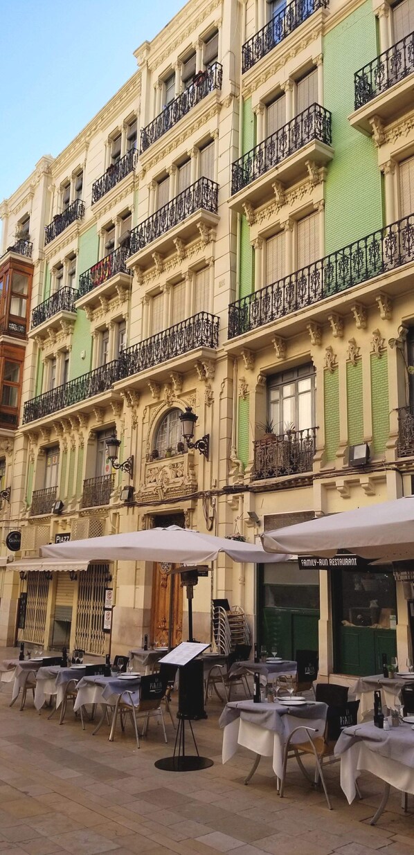 屋外ダイニングエリア