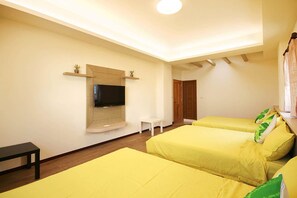 Familienzimmer | Badezimmer | Dusche, kostenlose Toilettenartikel, Haartrockner, Hausschuhe