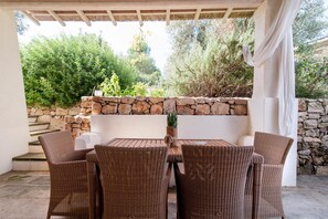 تناول الطعام بالخارج