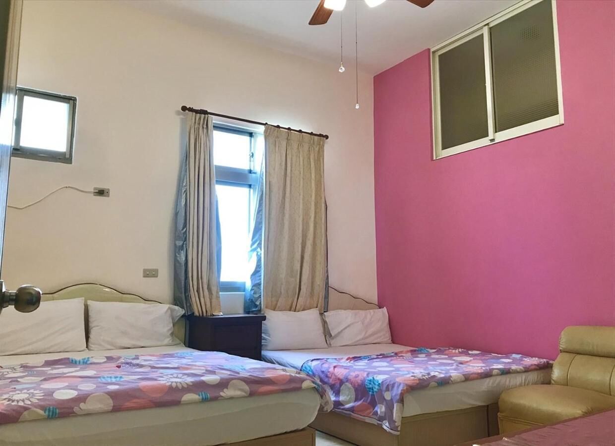 Desk, rollaway beds, free WiFi