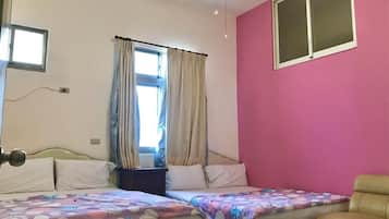 Desk, rollaway beds, free WiFi