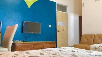Desk, rollaway beds, free WiFi