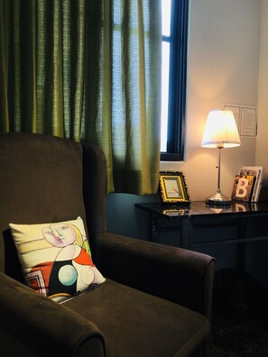 Comfort Suite, 1 Double Bed, Ensuite, Tower (window) | Blackout drapes, soundproofing, free WiFi, bed sheets - World Inn - Hostel (Hualien City)