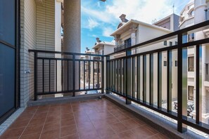 Deluxe Quadruple Room | Terrace/patio - 515 B&B (Magong)