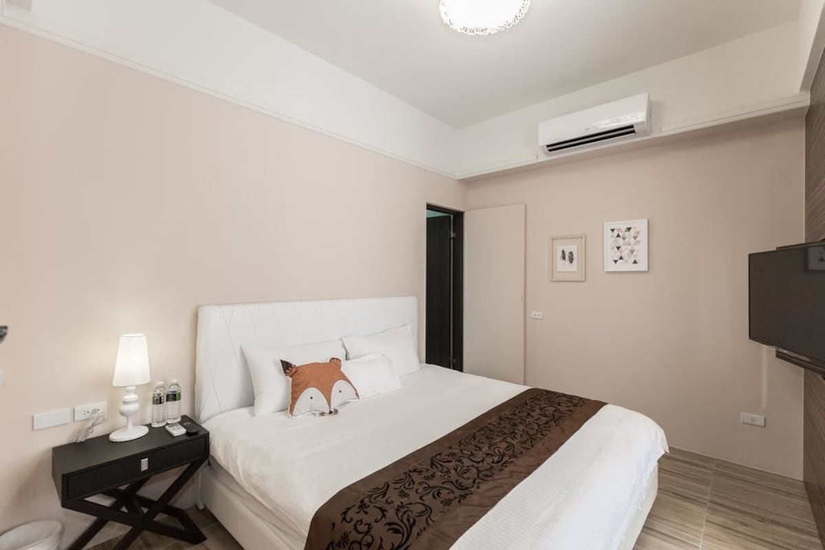 Quarto casal luxo | Cortinas blackout, quartos à prova de som, Wi-Fi de cortesia