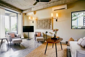 Appartement | Woonkamer | Een televisie en een dvd-speler