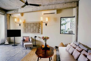 コンフォート アパートメント | リビングルーム | テレビ、DVD プレーヤー