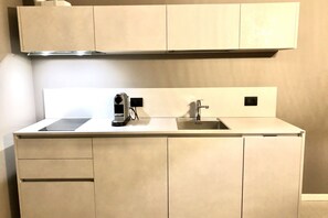 Kühlschrank, Herdplatte, Geschirrspüler