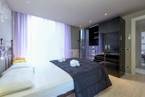 3 bedrooms, iron/ironing board, free WiFi, bed sheets - DesenzanoLoft Villa Meraviglia on the lake (Desenzano del Garda)