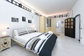 3 slaapkamers, een strijkplank/strijkijzer, gratis wifi, beddengoed