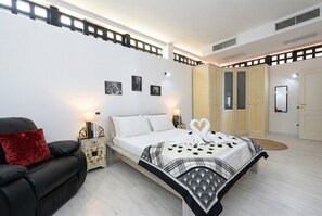 3 chambres, fer et planche à repasser, Wi-Fi gratuit, draps fournis