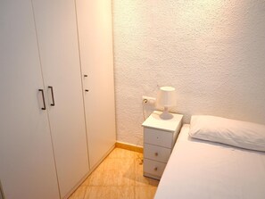 2 habitaciones, tabla de planchar con plancha, internet y ropa de cama 