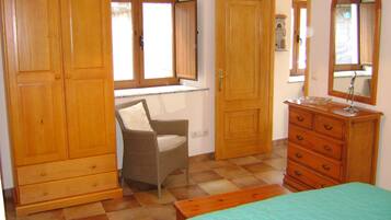 1 chambre, fer et planche Ă repasser, Wi-Fi gratuit, draps fournis