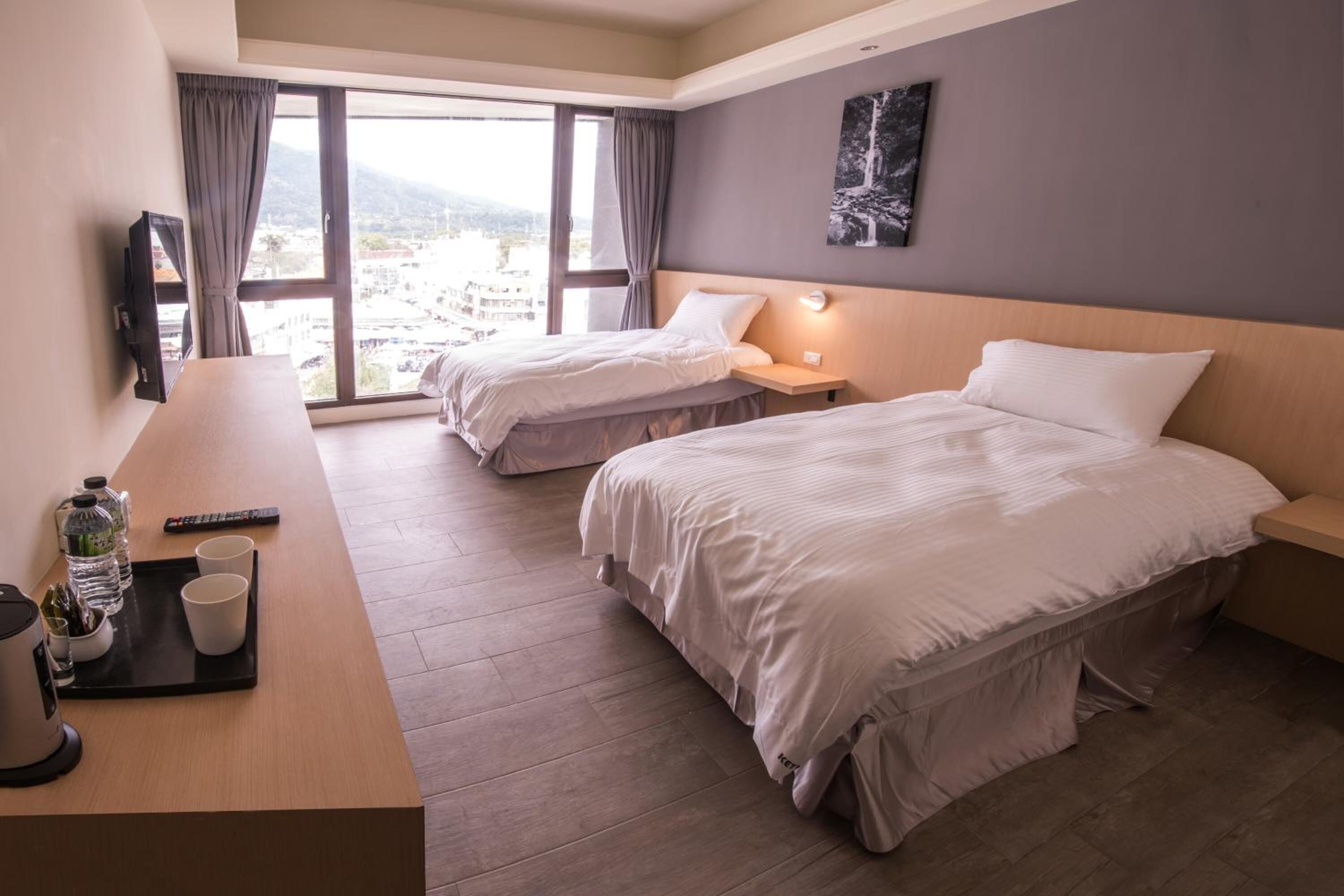 desk, blackout curtains, soundproofing, free wifi