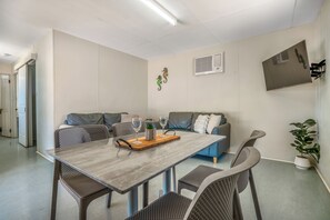 Vila, 2 quartos | Sala de jantar