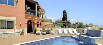 VILLA WITH POOL ON THE TROPICAL COAST