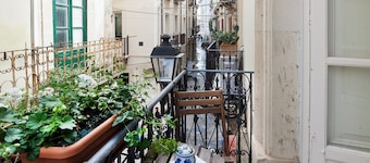 Cathedral of Ortigia luxury apartment terrace WI-FI free