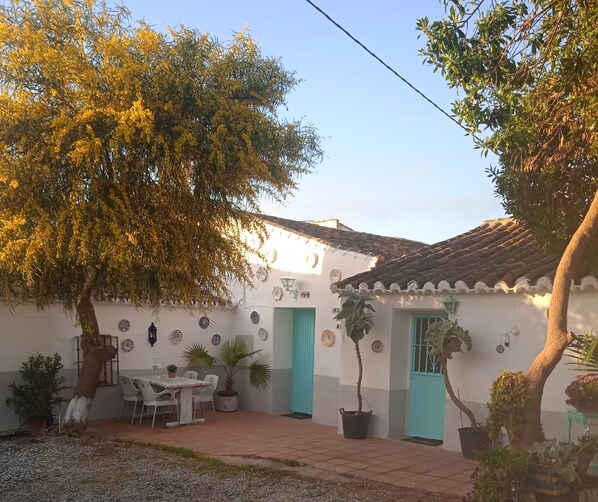 Outdoor dining - Casa en el campo.<br>Perfecto para descansar y disfrutar. (Almayate)