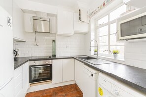 公寓, 1 間臥室, 城市景觀 | 1 間臥室、免費無線上網、床單