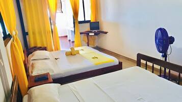 Standard-Doppelzimmer, Meerblick | Zimmersafe, Verdunkelungsvorhänge, Zustellbetten, kostenloses WLAN
