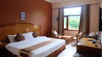 Premium bedding, Select Comfort beds, minibar, desk