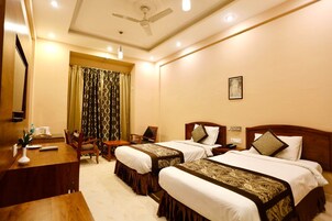 Quarto duplo luxo, 2 camas de solteiro, para não fumantes, vista para o jardim | Roupas de cama premium, camas Select Comfort, frigobar, escrivaninha