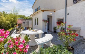 Outdoor dining - Nice apartment in Smrika with kitchen (Smrika)