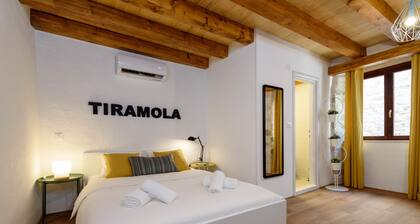 Apartments & Rooms Tiramola