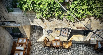Apartments & Rooms Tiramola