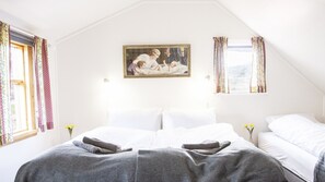 Chambre Quadruple Familiale | Rideaux occultants, fer et planche à repasser, Wi-Fi gratuit