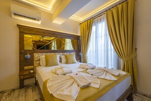 Corner Jacuzzi Suite | Premium bedding, minibar, blackout drapes, soundproofing - Reis Royal Hotel (Fethiye)