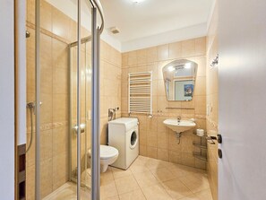 Een douche, handdoeken