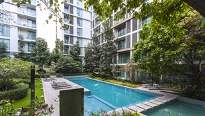 Outdoor pool - Cozy Living in Nimman (Chiang Mai)