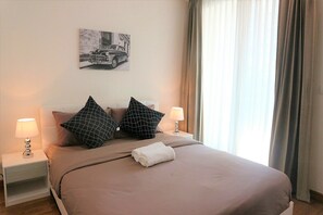 Studio | Schreibtisch, kostenloses WLAN