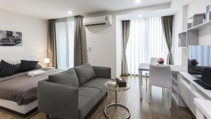 Studio | Desk, WiFi (free) - Cozy Living in Nimman (Chiang Mai)