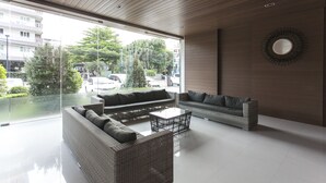 Lobby sitting area - Cozy Living in Nimman (Chiang Mai)