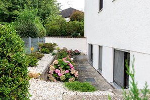Apartment, Non Smoking, Garden View (Souterrain) | Garden view