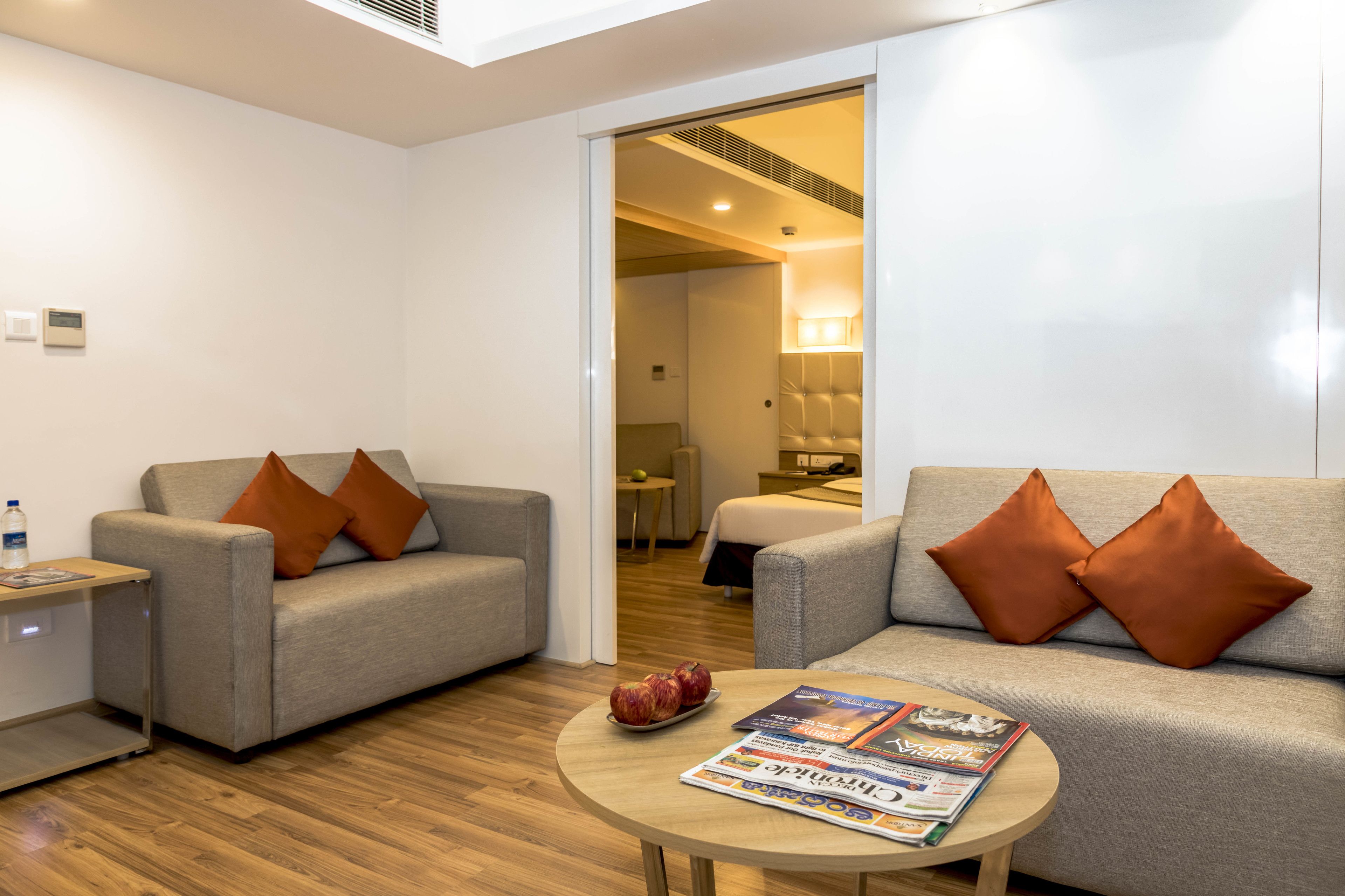 executive suite, 1 king bed | living room | flat-screen tv, fireplace